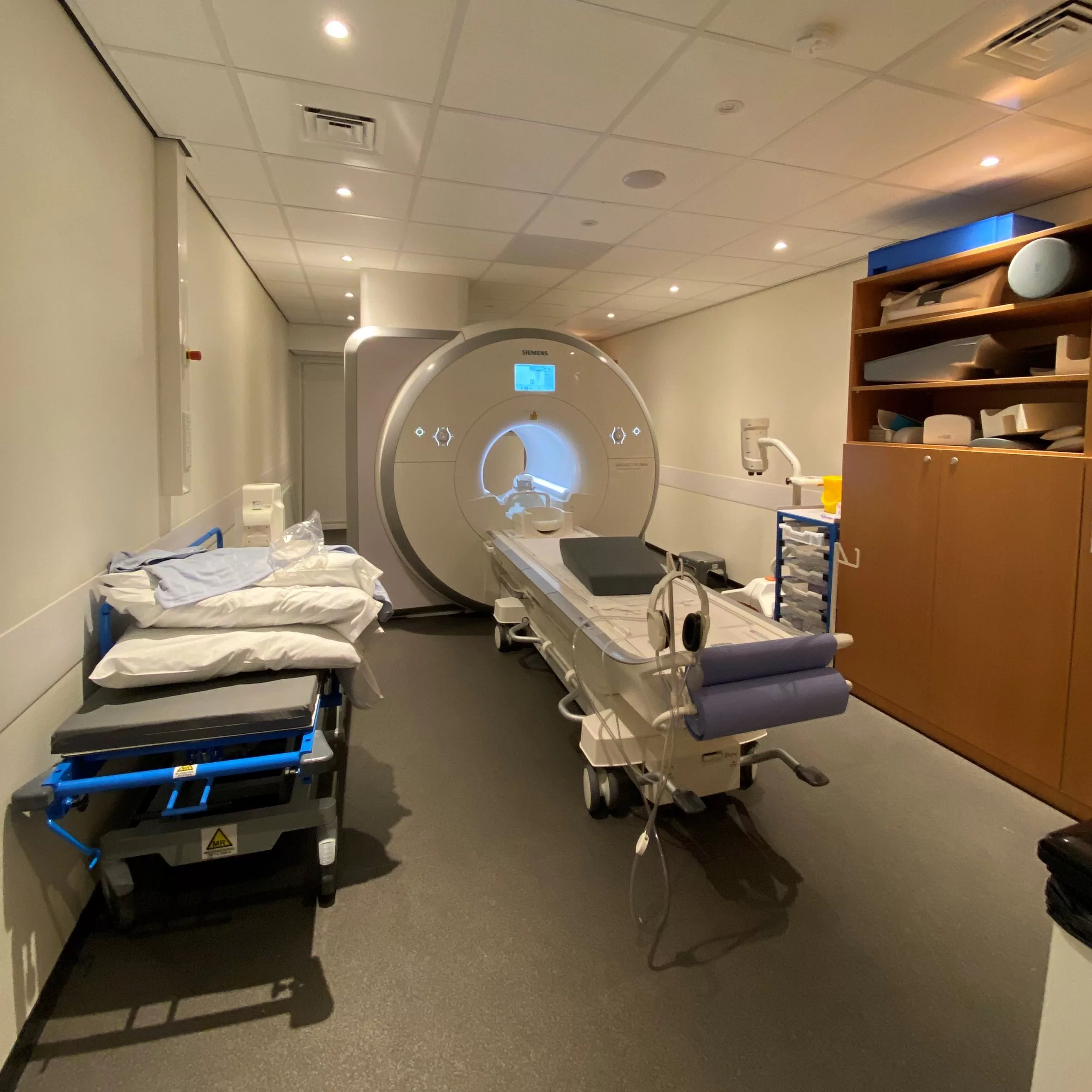 siemens mri 1.5t room